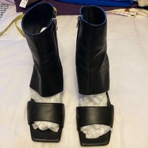 L'intervalle open toe / heel leather boot. Made in Spain size 41 / 10 preloved